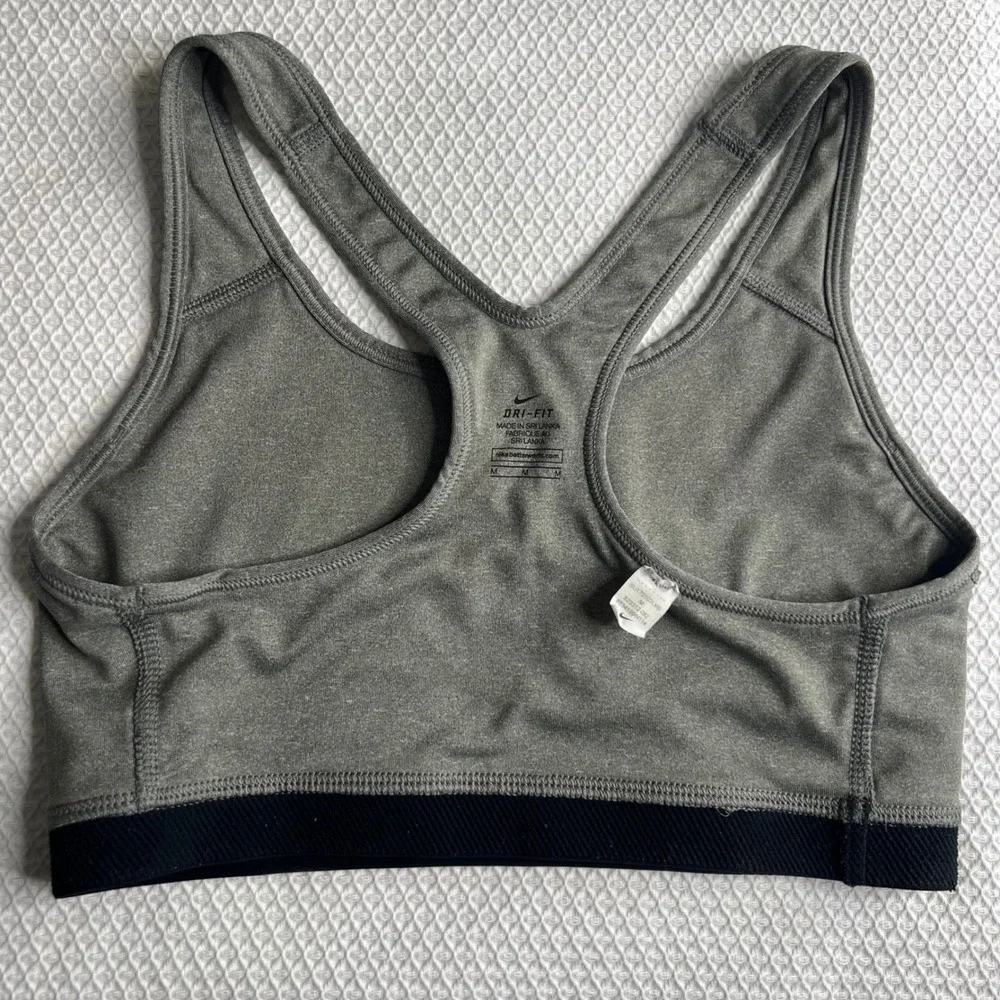 Nike Dri-Fit Grey Racerback Sports Bra Woman Medium Athletic Workout‎ Fitness